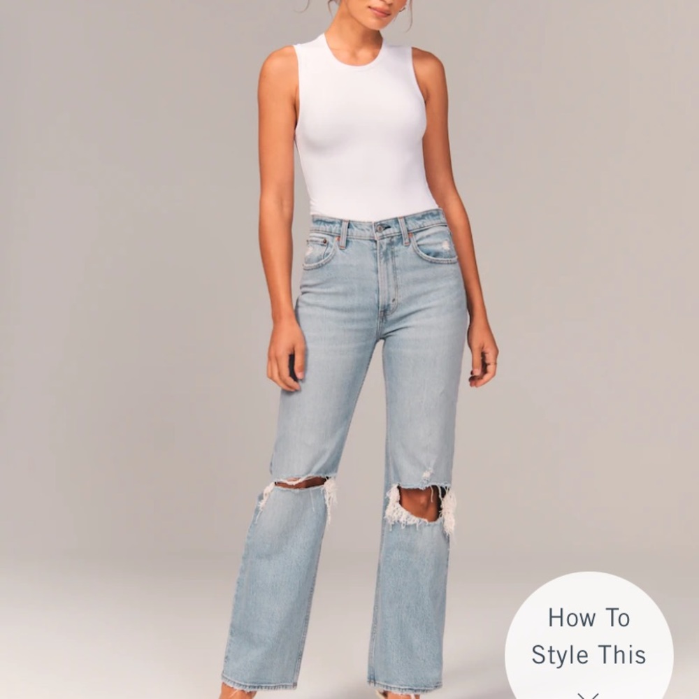 Abercrombie & Fitch Curve Love 90s Ultra High Rise Relaxed Jeans Light Wash 29